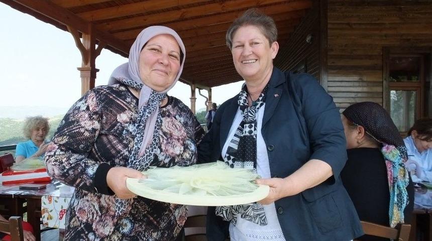 Burhaniye&rsquo;de Şehit Anneleri Kahvaltıda Bir Araya Geldi