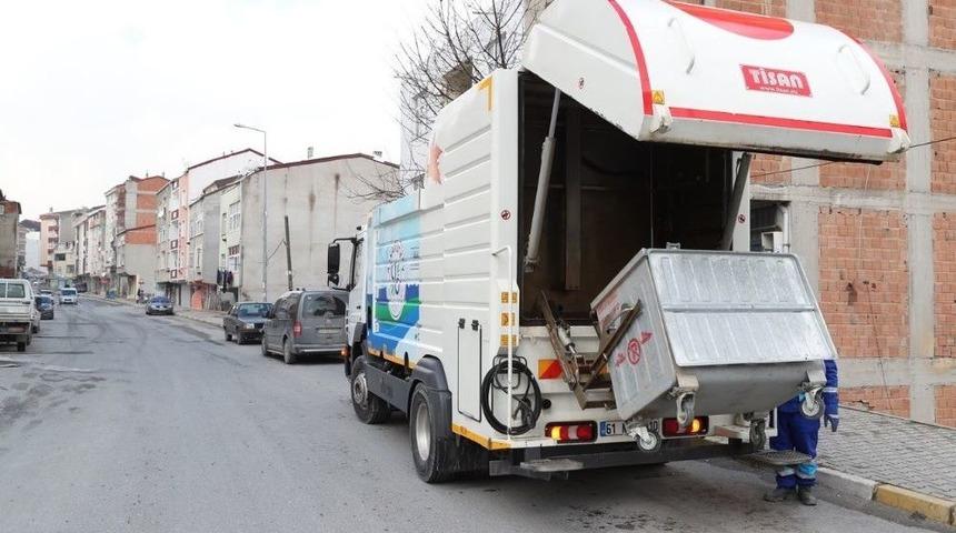Arnavutk&ouml;y&rsquo;de &Ccedil;&ouml;p Konteynırları Dezenfekte Ediliyor