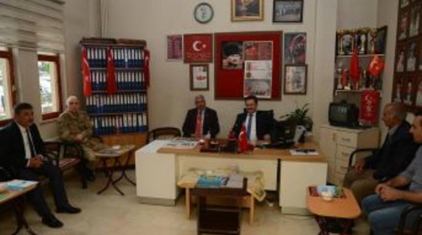 Vali &Uuml;nl&uuml;&rsquo;den Şehit Ve Gazi Aileleri Derneğine Ziyaret