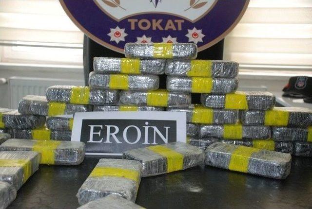 Tokat’ta 3 Milyon Tl Değerinde Eroin İle Yakalanan 2 Şahıs Tutuklandı