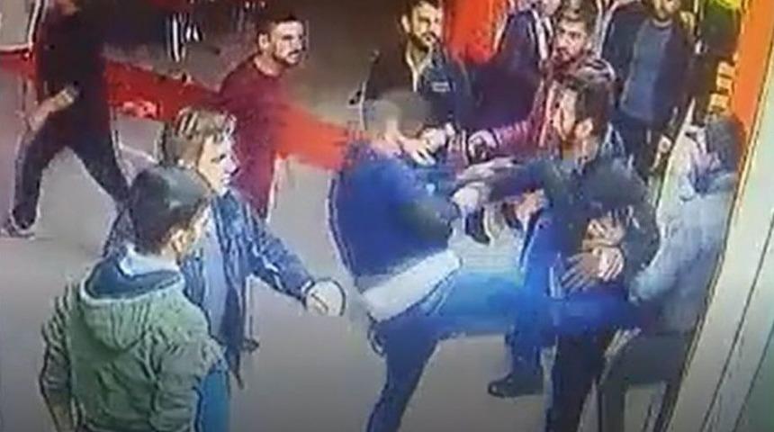 İş Yerindeki Kavga G&uuml;venlik Kamerasına Yansıdı