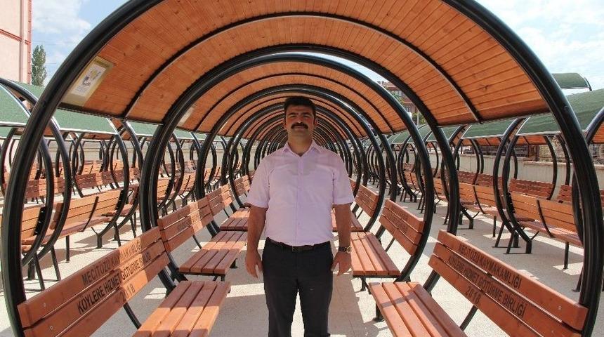 Mecit&ouml;z&uuml;&rsquo;nde Her K&ouml;ye Bir Kamelya