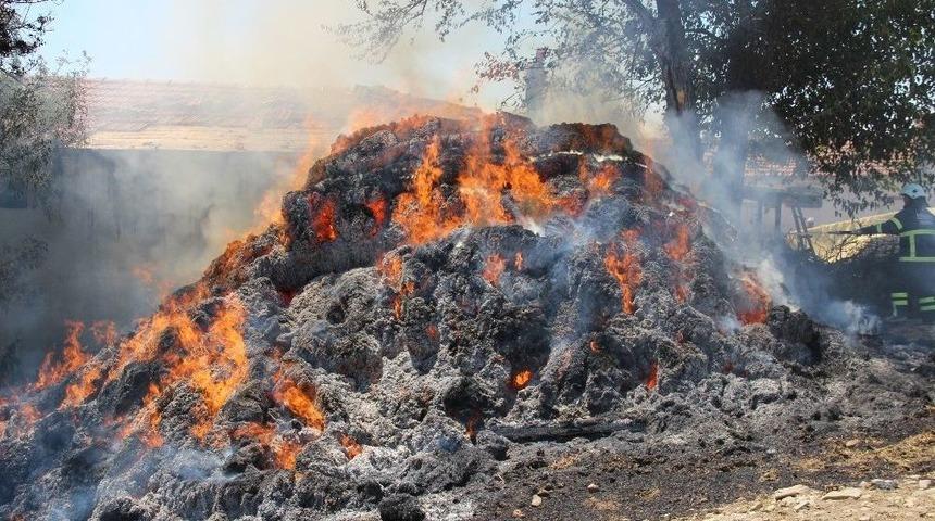 &Ccedil;&ouml;pleri Yakmak İsterken 800 Saman Balyasını K&uuml;le &Ccedil;evirdi