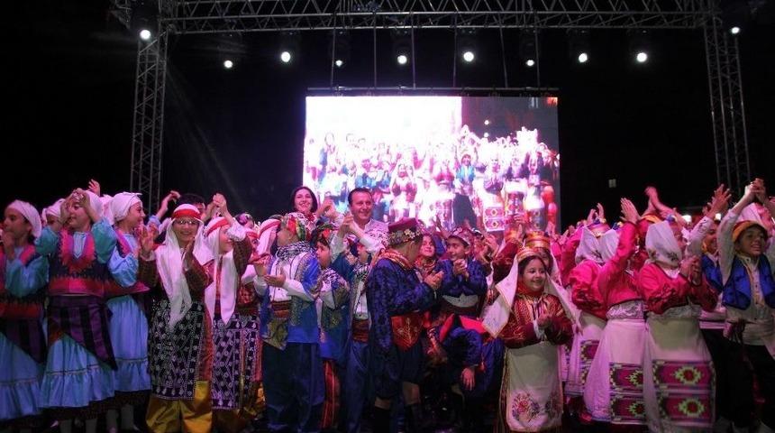 Menderes’te Hak Dansları Coşkusu Yaşanacak