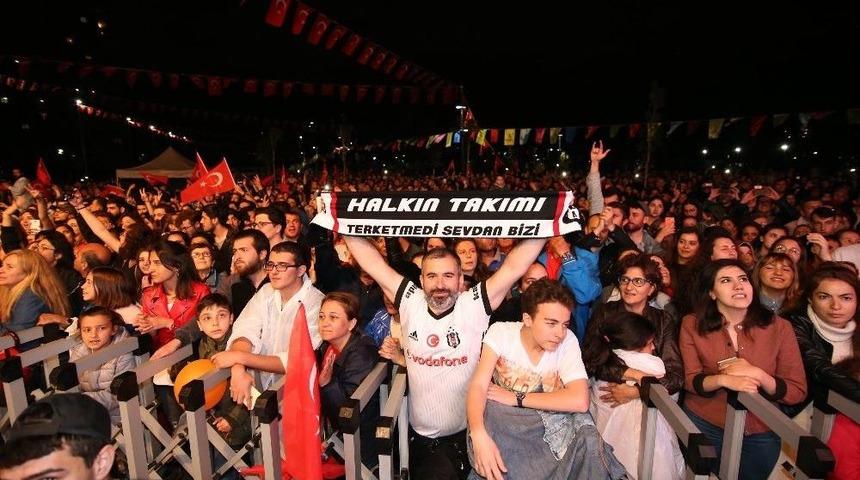 &lsquo;zafer&rsquo; Sevinci Haluk Levent İle Ta&ccedil;landı