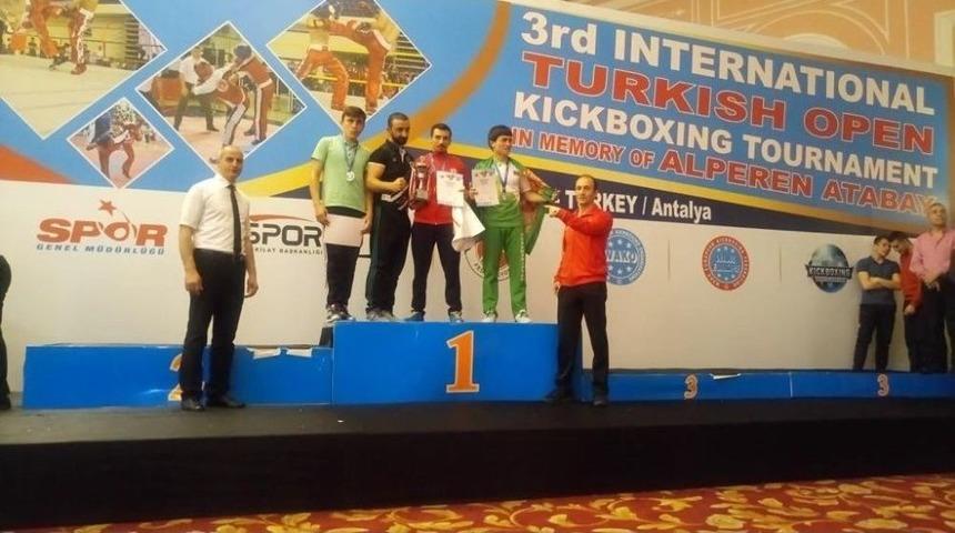 Karesisporlu Kick Boksçuların Büyük Başarısı