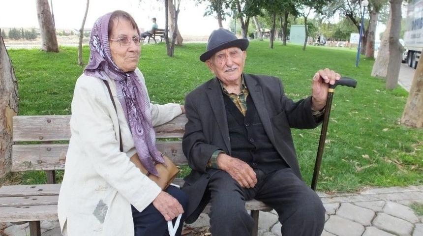 Y&uuml;z Yıllık Yaşamın Sırrı "sevgi Ve Saygı"