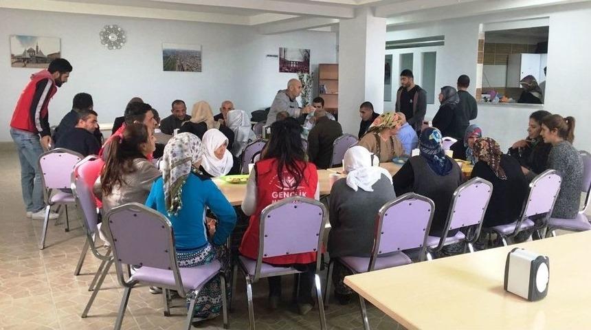 Erganili Gen&ccedil;lerden Bakım Evine Ziyaret