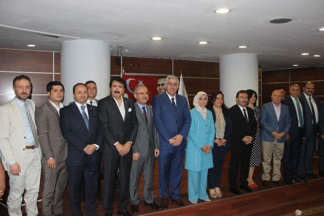 Yeni D&ouml;nemin Milletvekilleri Mazbatalarını Aldı