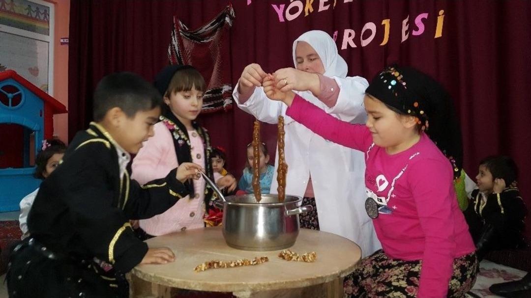 Minik &Ouml;ğrenciler Y&ouml;resel &Uuml;r&uuml;nleri Yapmayı &Ouml;ğreniyor