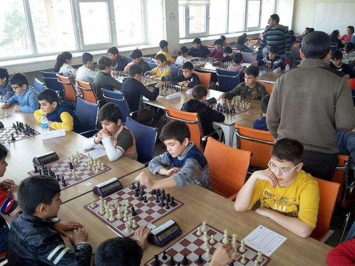 Erzincan’da Satranç Yıldızlar Ve Gençler Takım Turnuvası Sona Erdi