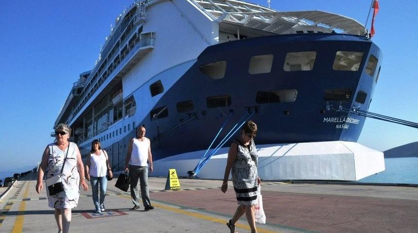 2018 Sezonunun En B&uuml;y&uuml;k Gemisi Kuşadası&rsquo;na Yanaştı