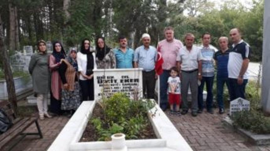 Şehit &Uuml;mit Eker Kabri Başında Anıldı