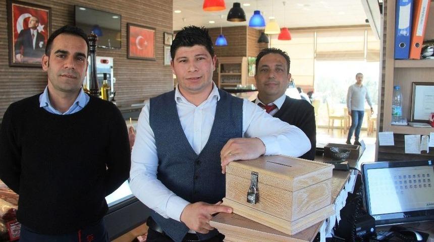 Bahşişlerini Mehmet&ccedil;iğe Bağışladılar