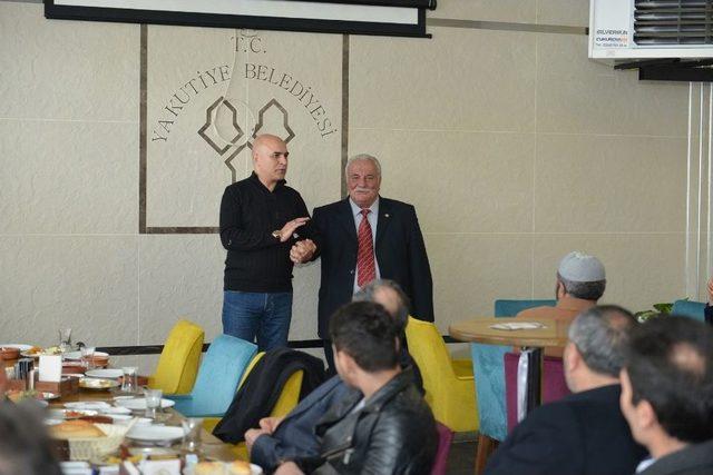 Muhtarlardan Başkan Korkut&rsquo;a Memnuniyet Plaketi 2