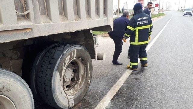 Hafriyat Y&uuml;kl&uuml; Kamyonda Yangın 1