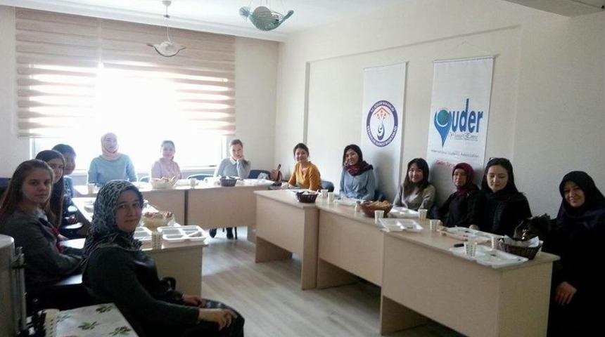 Misafir Kız &Ouml;ğrencileri Kahvaltıda Buluştu