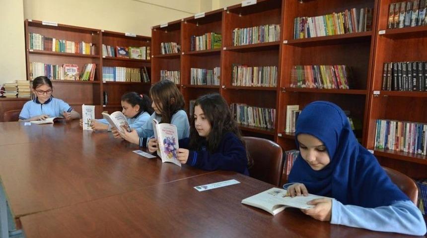 Okullarda, Edebi Hayat Okumaları Devam Ediyor