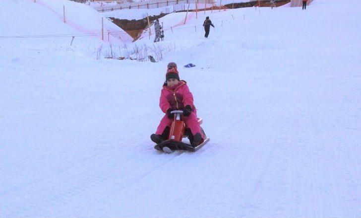 Uludağ’da Kayabilmek İçin Akşam Olmasını Bekliyorlar G1