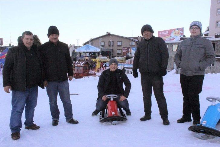 Uludağ’da Kayabilmek İçin Akşam Olmasını Bekliyorlar G2