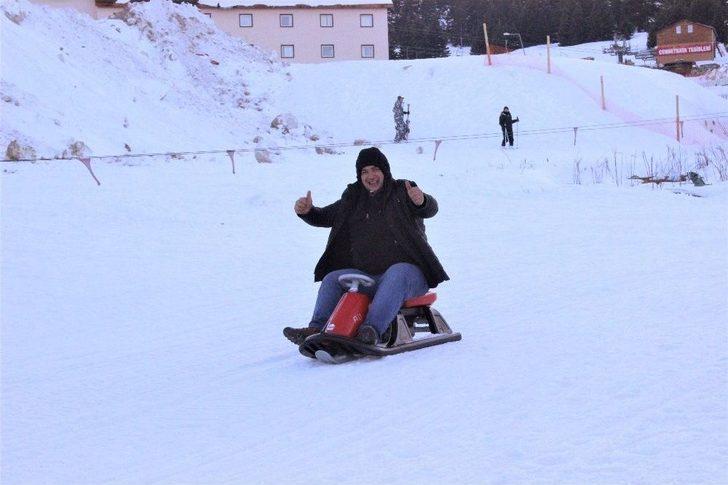 Uludağ’da Kayabilmek İçin Akşam Olmasını Bekliyorlar G3
