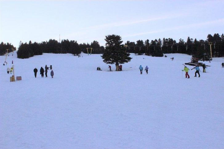 Uludağ’da Kayabilmek İçin Akşam Olmasını Bekliyorlar G5