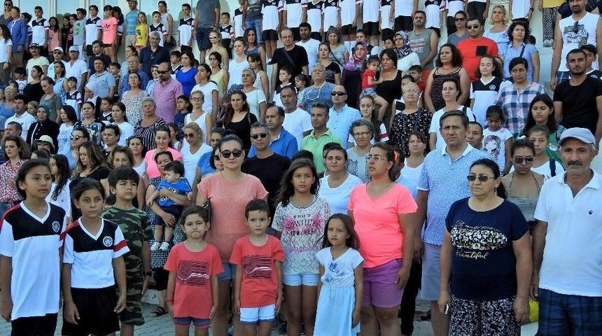 &Ccedil;eşme&rsquo;de Yaz Spor Okuluna G&ouml;rkemli A&ccedil;ılış