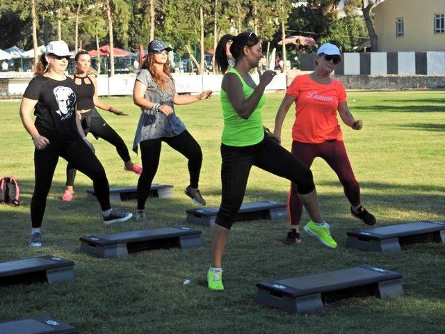 Çeşme’de Yaz Spor Okuluna Görkemli Açılış