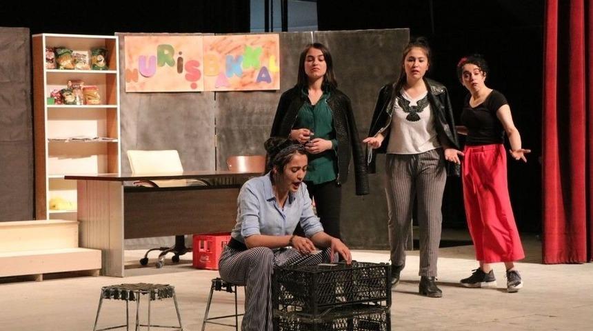 "tersine D&uuml;nya" Oyununa B&uuml;y&uuml;k İlgi