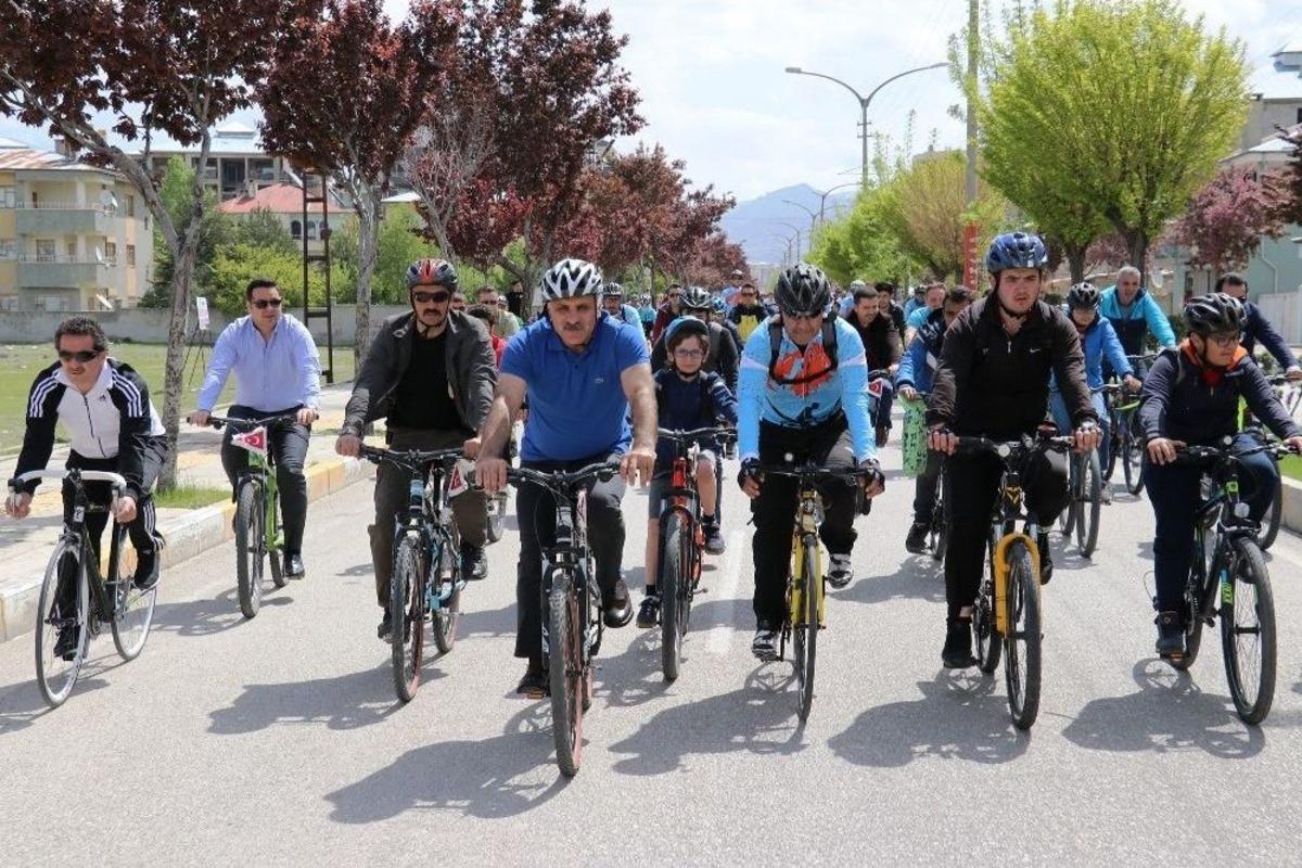 Van&rsquo;da &lsquo;koşabiliyorsan Koş&rsquo; &Ccedil;ocuk Şenliği