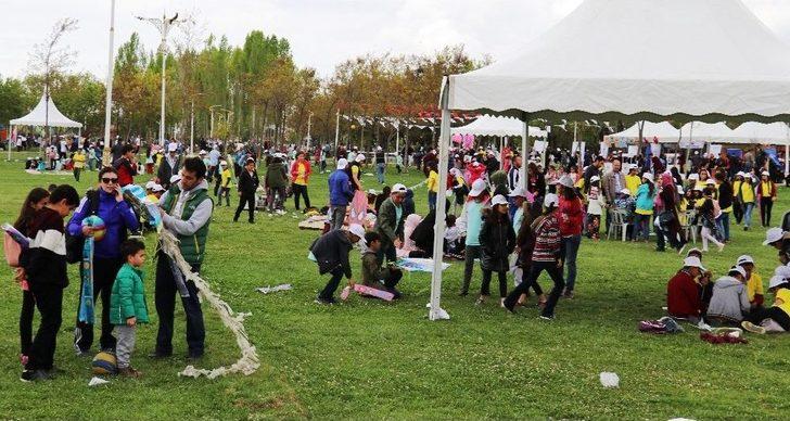 Van’da ‘koşabiliyorsan Koş’ Çocuk Şenliği G4