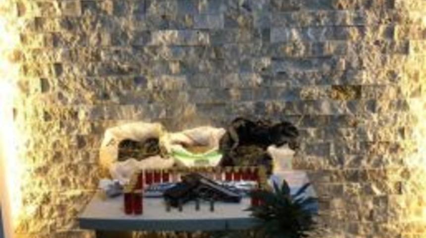 Uyuşturucu Satmaktan Yakalandılar, Evlerinde Fetö’ye Ait Yayınlar Çıktı