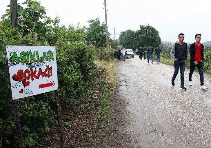 Eş Bulabilmek Umuduyla ’aşıklar Sokağı’nda Buluştular G2