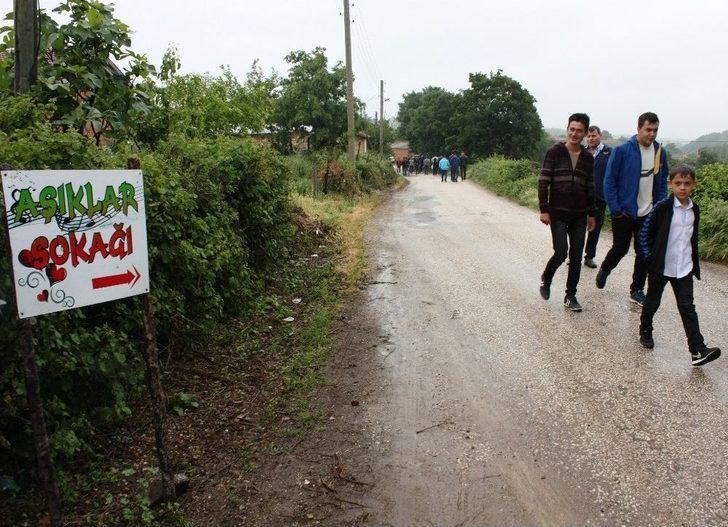 Eş Bulabilmek Umuduyla ’aşıklar Sokağı’nda Buluştular G3