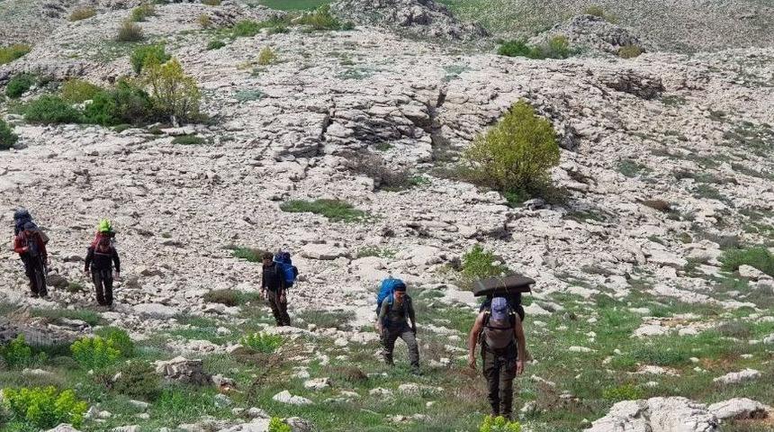 Dağcılar Gerger Dağlarında Kamp Kurdu