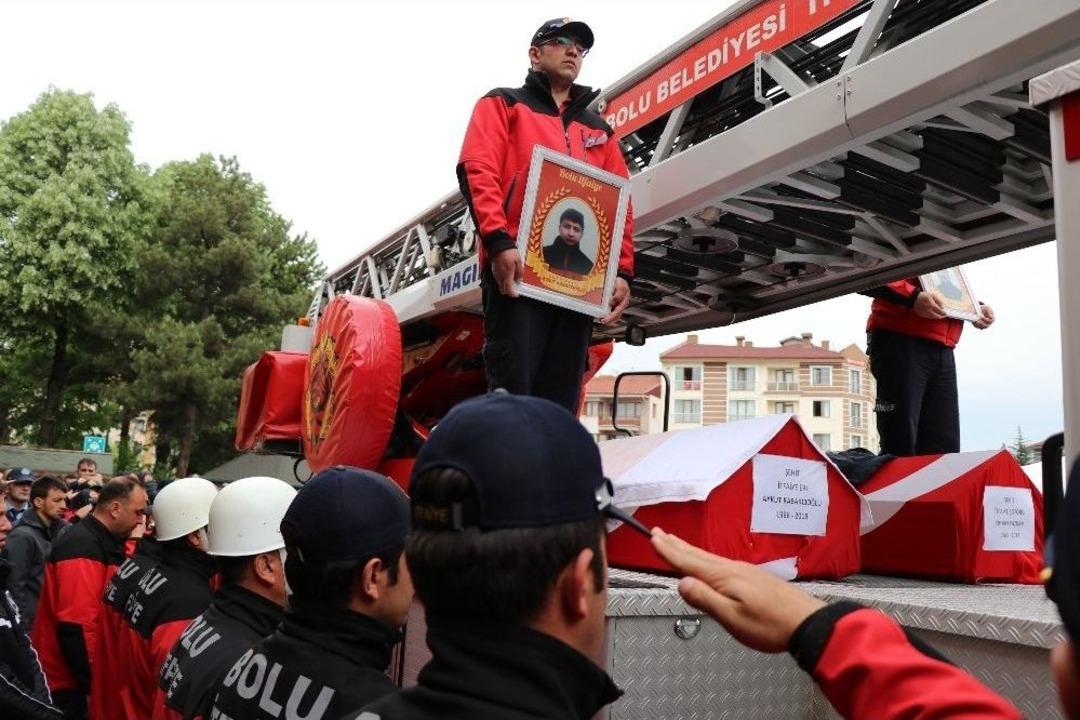 Şehit İtfaiyeciler G&ouml;zyaşları İ&ccedil;inde Son Yolculuklarına Uğurlandı