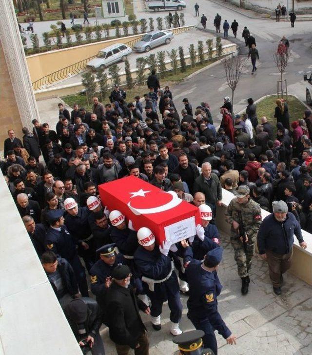 Şehit Uzman Çavuş Eker, Son Yolculuğuna Uğurlanıyor 3