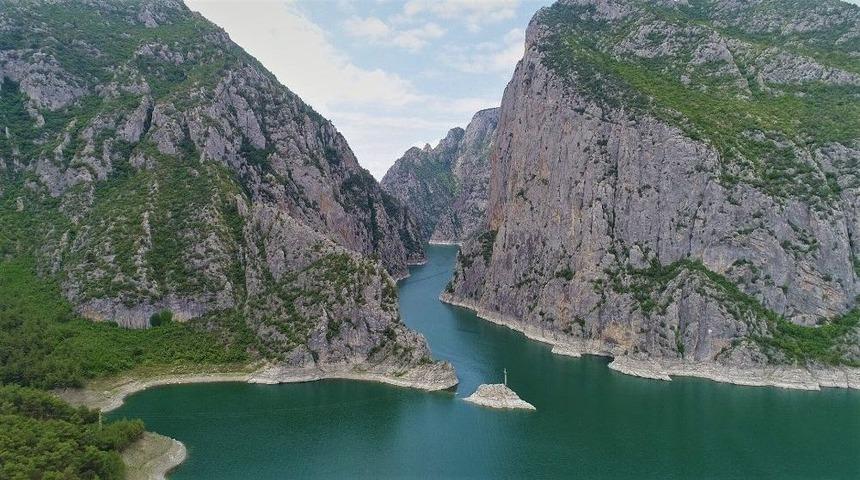 Kanyonda Kaybolan Tur Rehberini &Ouml;zel Tim Arıyor