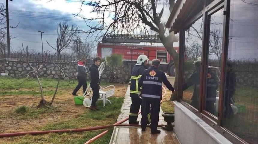 Ak&ccedil;akoca&rsquo;da Ev Yangını Korkuttu