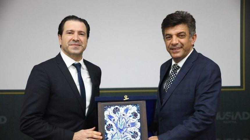 Eğitmen-yazar Ahmet Tokeri M&uuml;siad &Uuml;yelerine Başarılı Lideri Anlattı