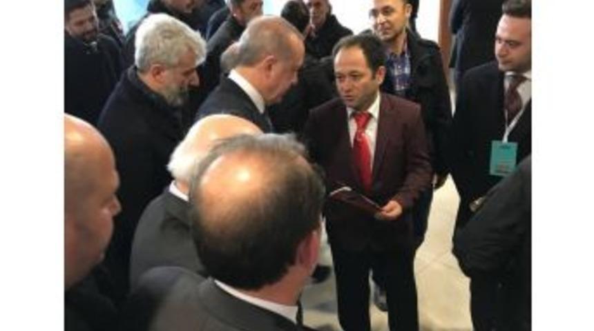 Cumhurbaşkanı Erdoğan&rsquo;a Kendisi İ&ccedil;in Yazdığı Şiir Kitabını Hediye Etti