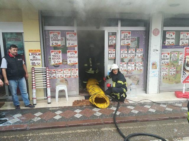 Gebze’de Markette Çıkan Yangın Korkuttu