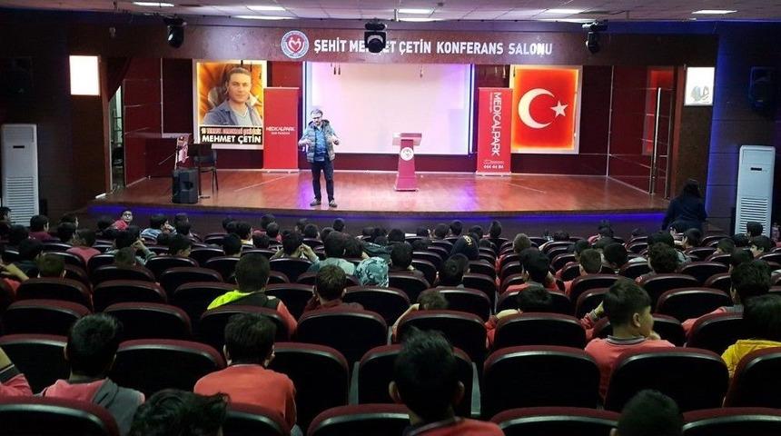 Uşak &Uuml;niversitesi &Ouml;ğrencileri &lsquo;bilin&ccedil;li Nesil G&uuml;zel Gelecek&rsquo; Adlı Bir Takım Etkinlik D&uuml;zenledi