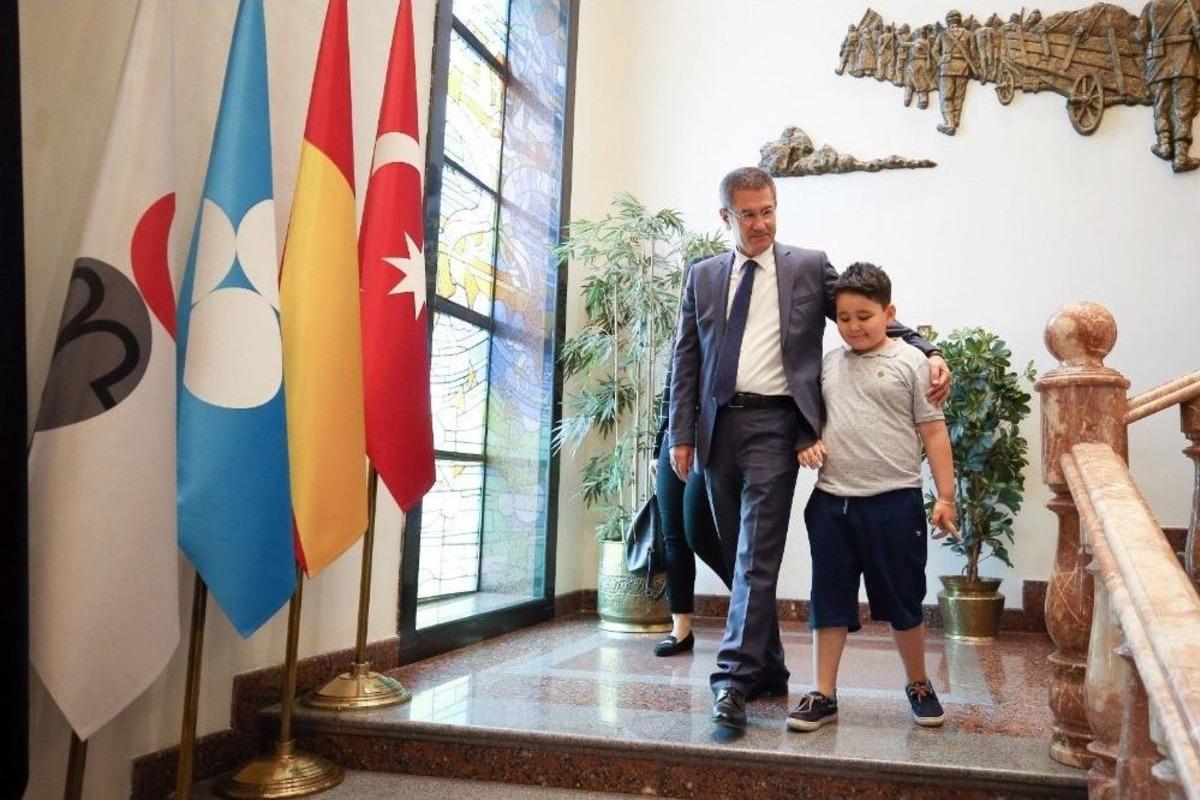 Bakan Canikli, Şehit Astsubay &Uuml;st&ccedil;avuş Taşan&rsquo;ın Ailesini Ağırladı