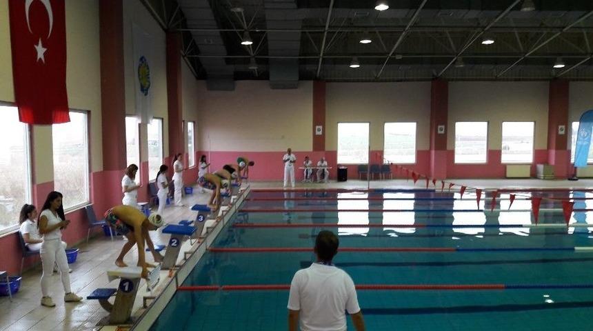 Ted &Ouml;ğrencisi Y&uuml;zme M&uuml;sabakasından Derece İle D&ouml;nd&uuml;