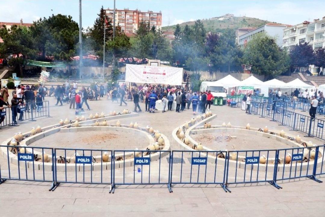 Yozgat&rsquo;ta &lsquo;66&rsquo; Şekline G&ouml;re Hazırlanan Ocakta 66 Testi Kebabı Pişirildi
