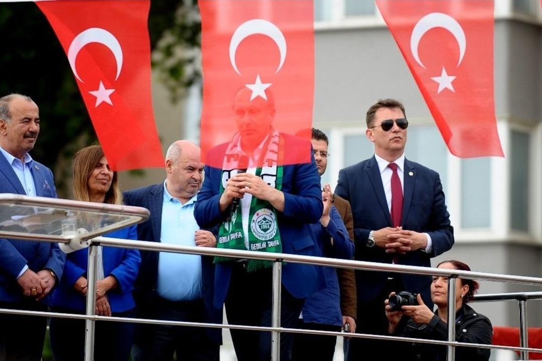 Cumhurbaşkanı Adayı Muharrem İnce: &ldquo;&ouml;n&uuml;m&uuml; İlikleyip İfade Vermek Şereftir&rdquo;