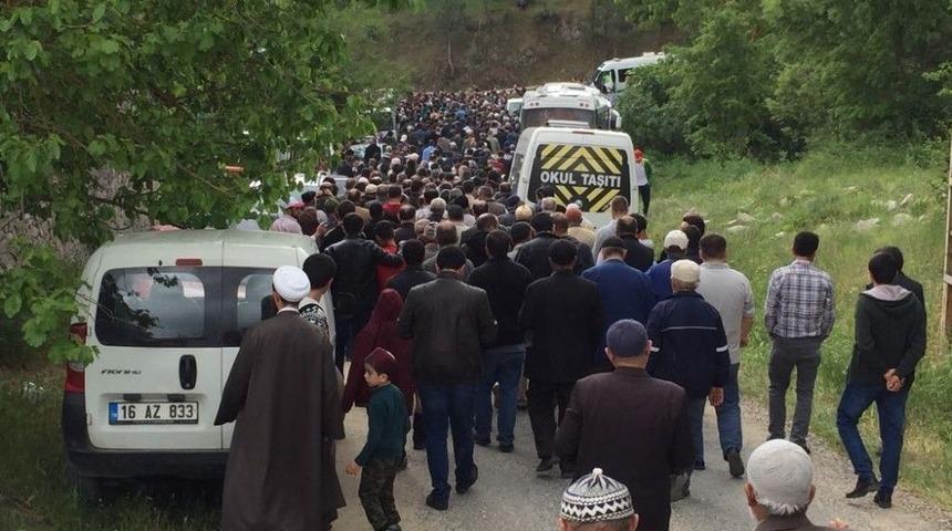 Bursa&rsquo;da Kazada Hayatını Kaybeden 3 Kişi Toprağa Verildi