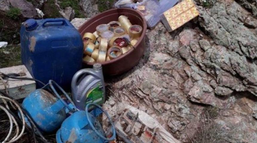 Patlayıcı Madde Yapımında Kullanılan &Ccedil;ok Sayıda Malzeme Ele Ge&ccedil;irildi