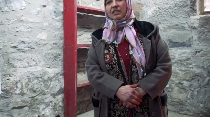 Konuşmasına Fransızca Başlayıp T&uuml;rk&ccedil;e Bitiren Karslı Kadın Fenomen Oldu